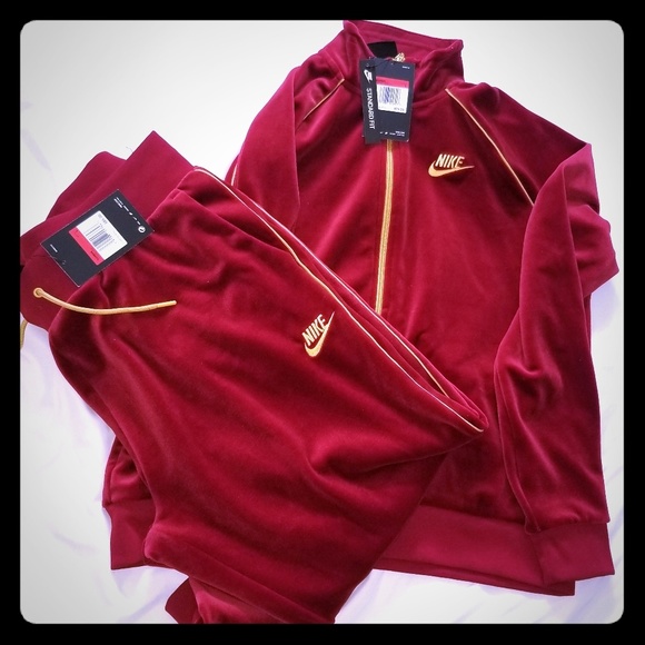 nike burgundy sweatsuit